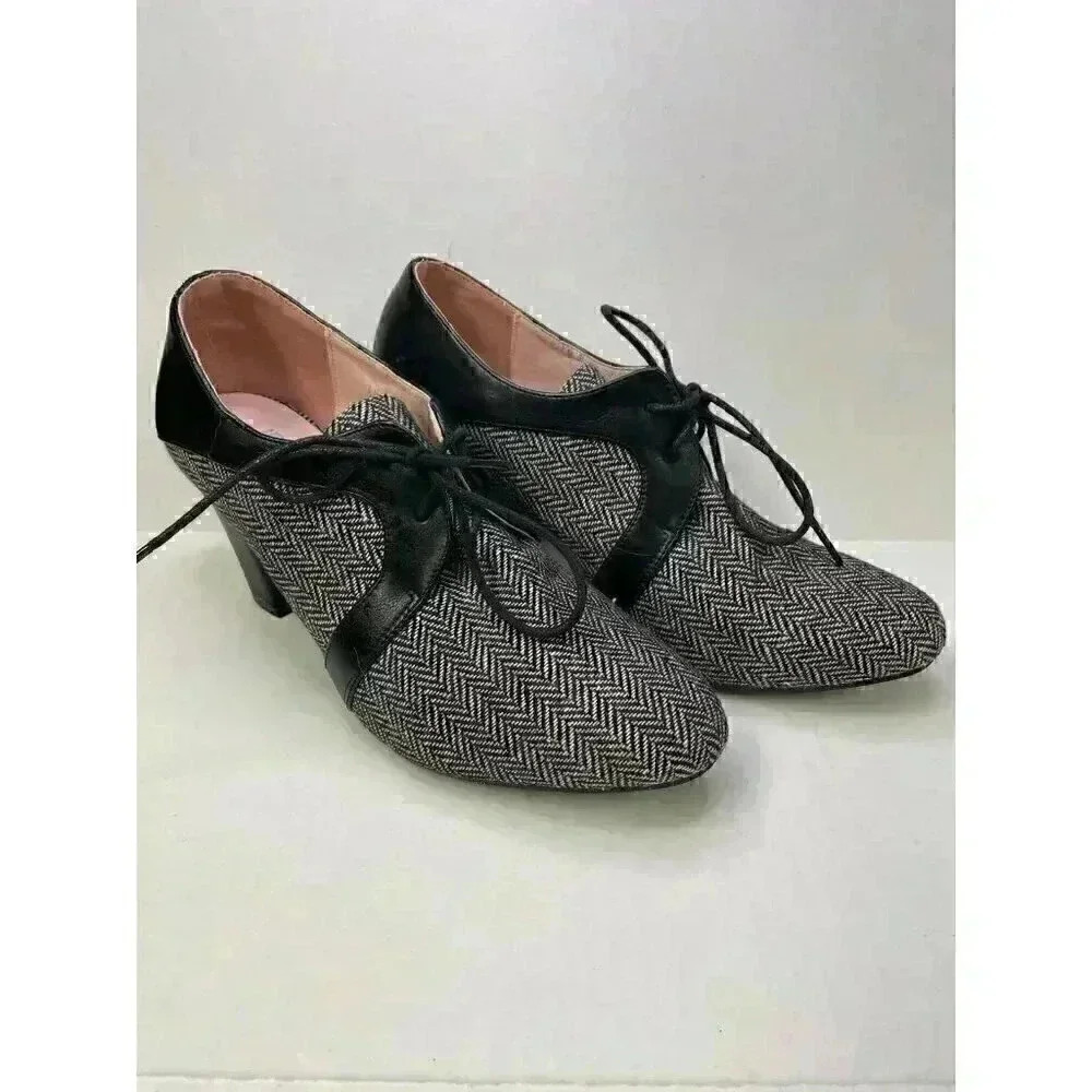 Heel booties Size: 7.5 Perfect for going out, work or special occasion